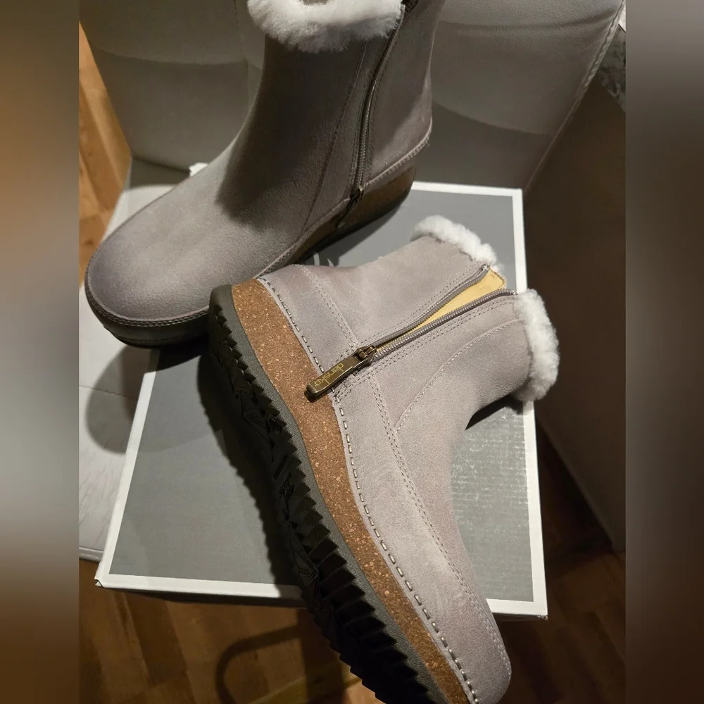 NIB Dansko Women's Suede Fur-Lined Boots - Stone